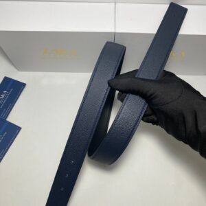 Dễ dàng lau chùi vệ sinh, chỉ cần dùng khăn ẩm và chùi nhẹ