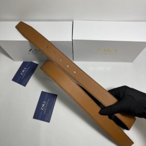 Bề mặt da Epsom Hass - Pháp nổi bật với lượng vân hạt dày đặc, xen kẽ nhau. Chất da bền và cực kỳ dẻo dai